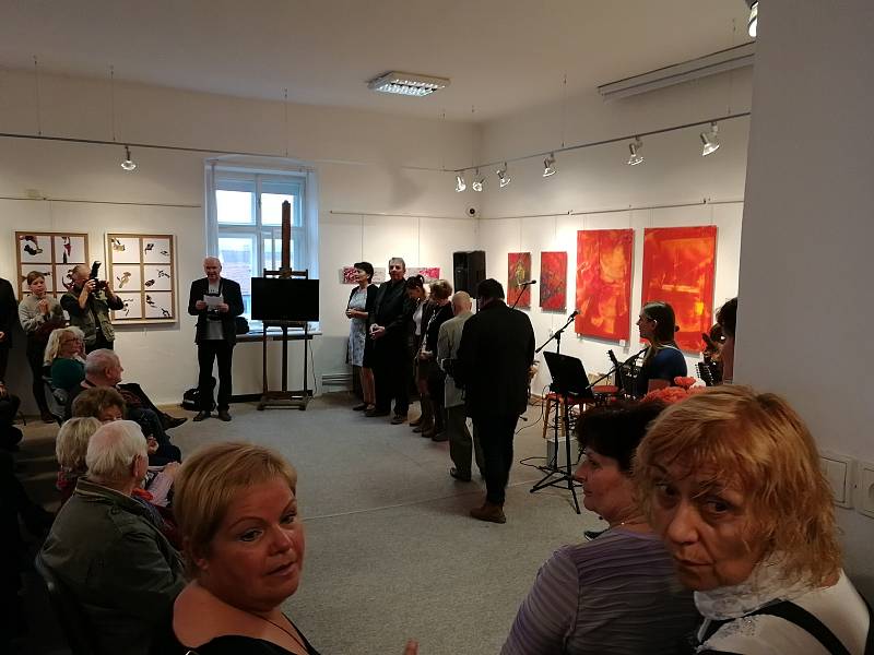 V sobotu 22. prosince pokračovala výstava Klubu vodňanských výtvarníků v městské galerii.