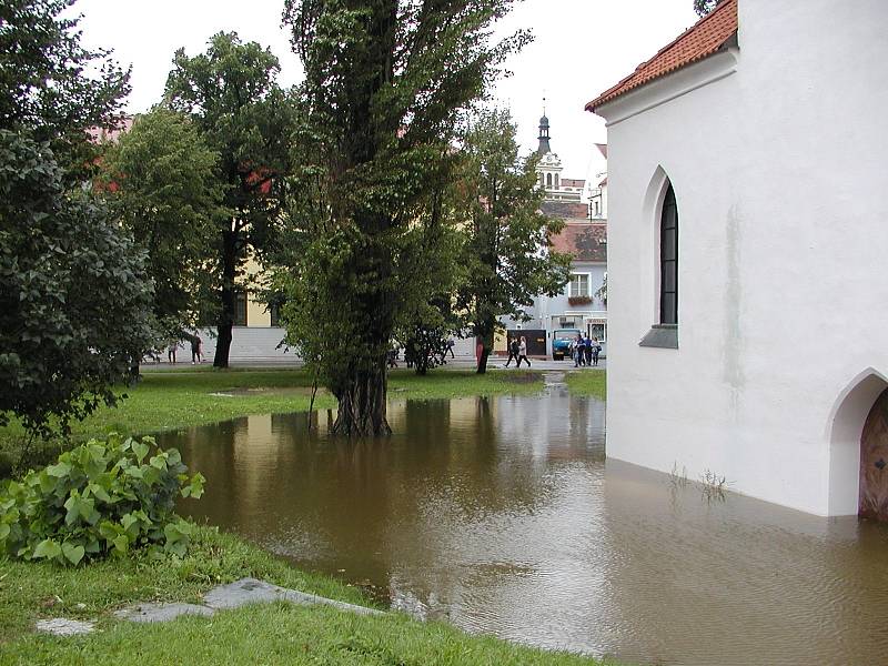 Ničivé povodně roku 2002 ve Strakonicích.