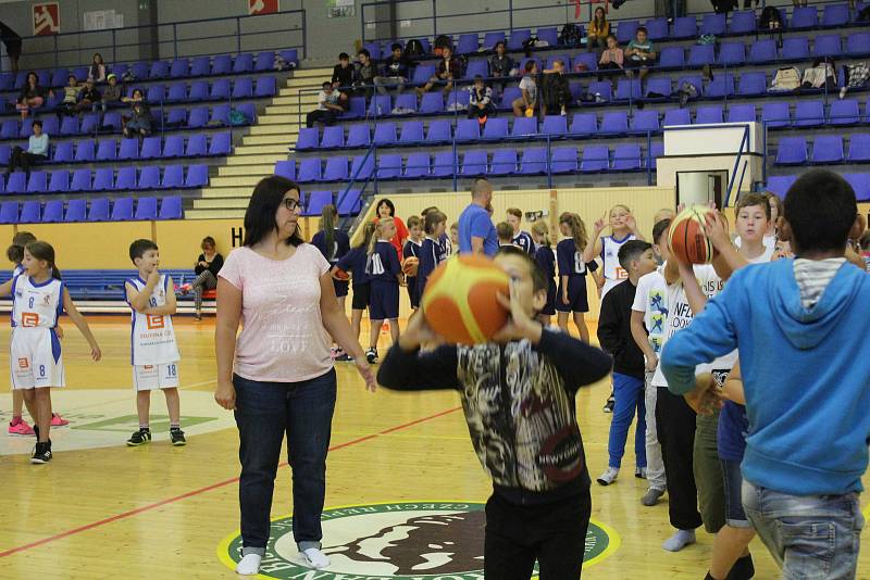 Superfinále zakončilo ročník Školské ligy v basketbale.