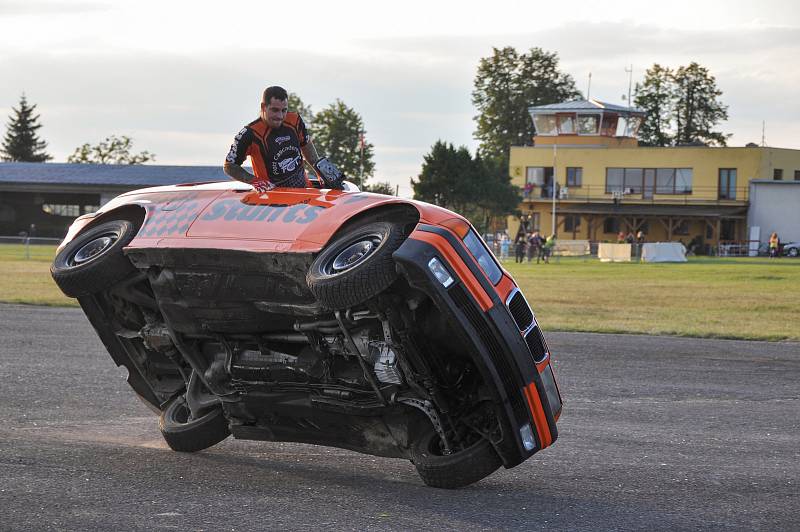 Flott Cascaders Team předvedl ve středu 11. září své divoké kousky na strakonickém letišti.