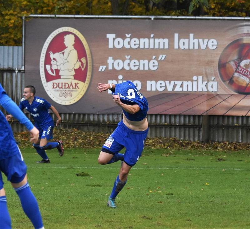 Fotbalvá divize: Otava Katovice - Slavoj Český Krumlov 2:1 (1:0).