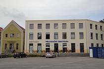 V budově továrny na fezy strakonické podnikatelské rodiny Fürthů je nyní prodejna a továrna značky Moira.