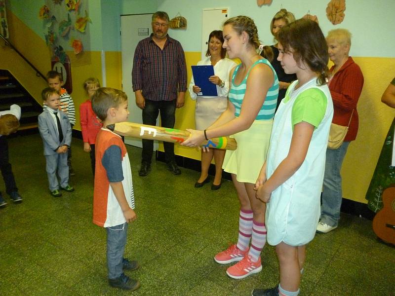 Zahájení školního roku na ZŠ a MŠ Čestice a pasování dětí na prvňáčky.