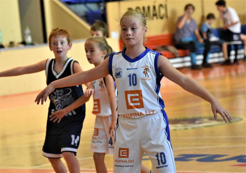 Basketbalové minidívky U11 Strakonic slaví další výhru.