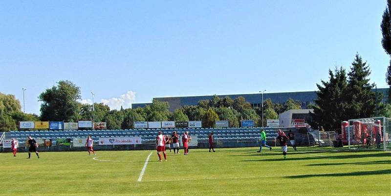 Pro Jakoubka hrály fotbal i výběry fanoušků Slávie a Sparty Praha.