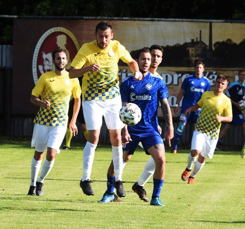 Fotbalová divize: Katovice - Jindřichův Hradec 1:0 (1:0).