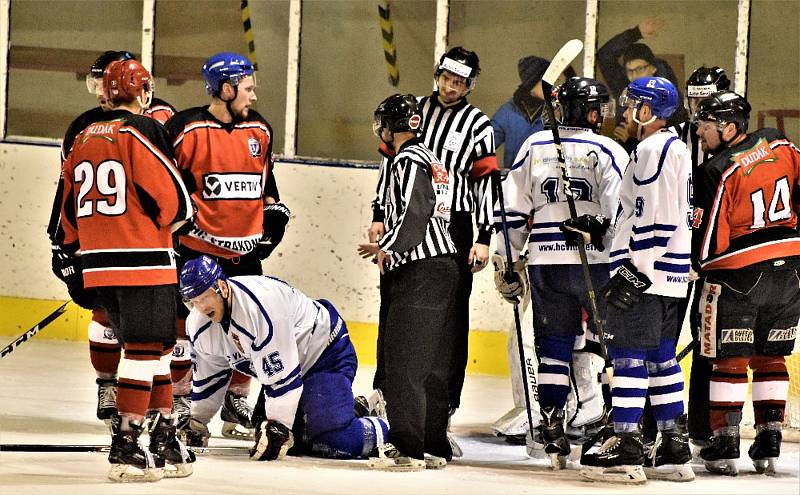 Čtvrtfinále play off: HC Strakonice - HC Vimperk 4:3 po prodloužení.