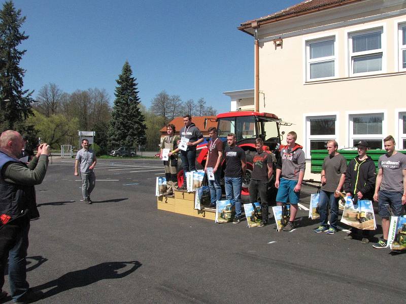 Nová plocha nádvoří umožnila soutěžní prvky umístit tentokrát jinak než v předchozích letech. Trať byla technicky náročnější a pořádně některé závodníky potrápila.