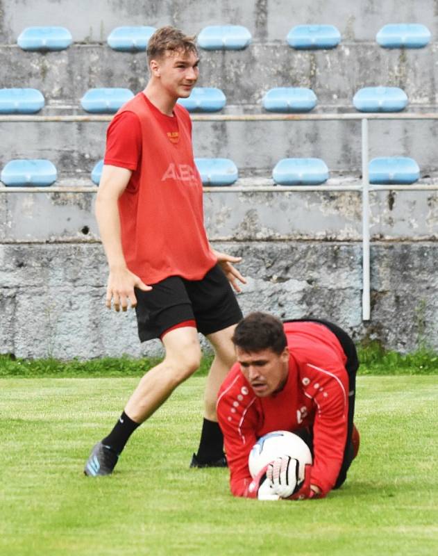 Junior odstartoval přípravu na novou sezonu. Trénink vedl sportovní manažer Tomáš Čakrt, který zaskakoval za trenéra Luďka Cimrhanzla.