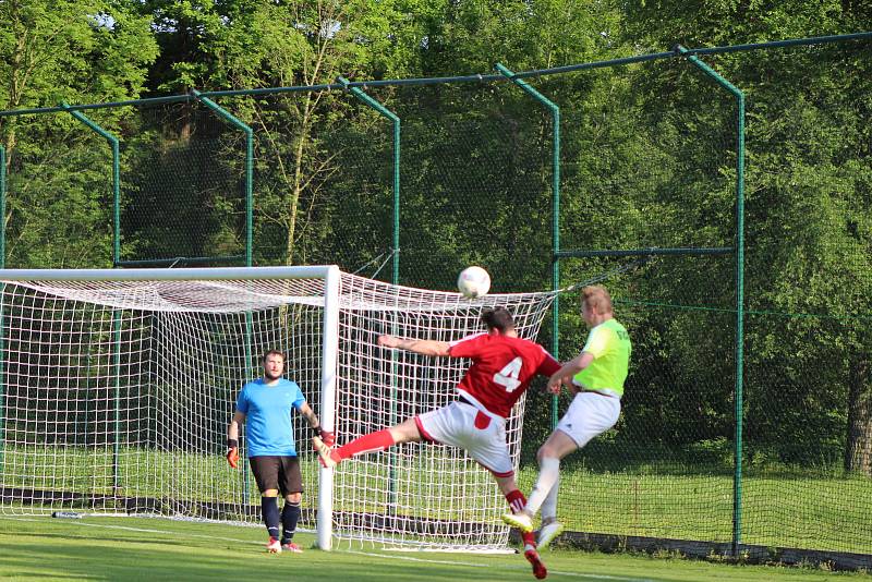 Fotbalová I.B třída: Strunkovice - Stachy 1:2.