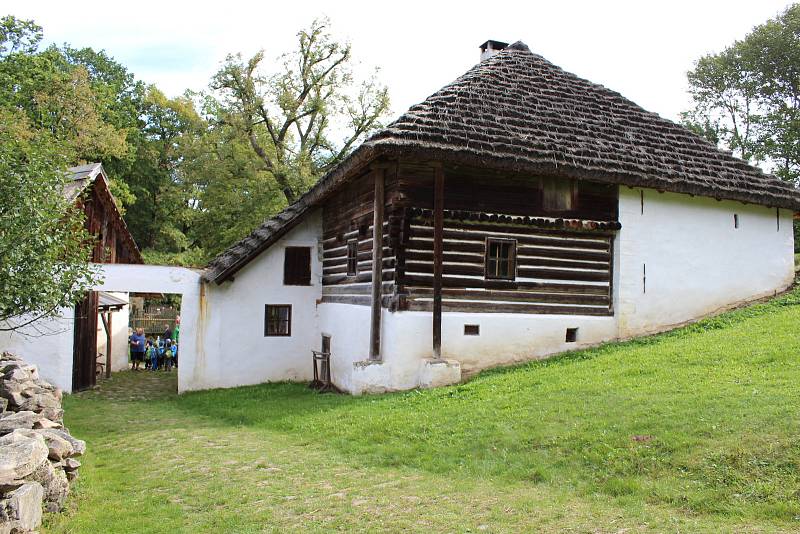 Vodní mlýn v Hoslovicích opět roztočil své kolo, lidé se mohli přijít podívat na ukázky řemesel.