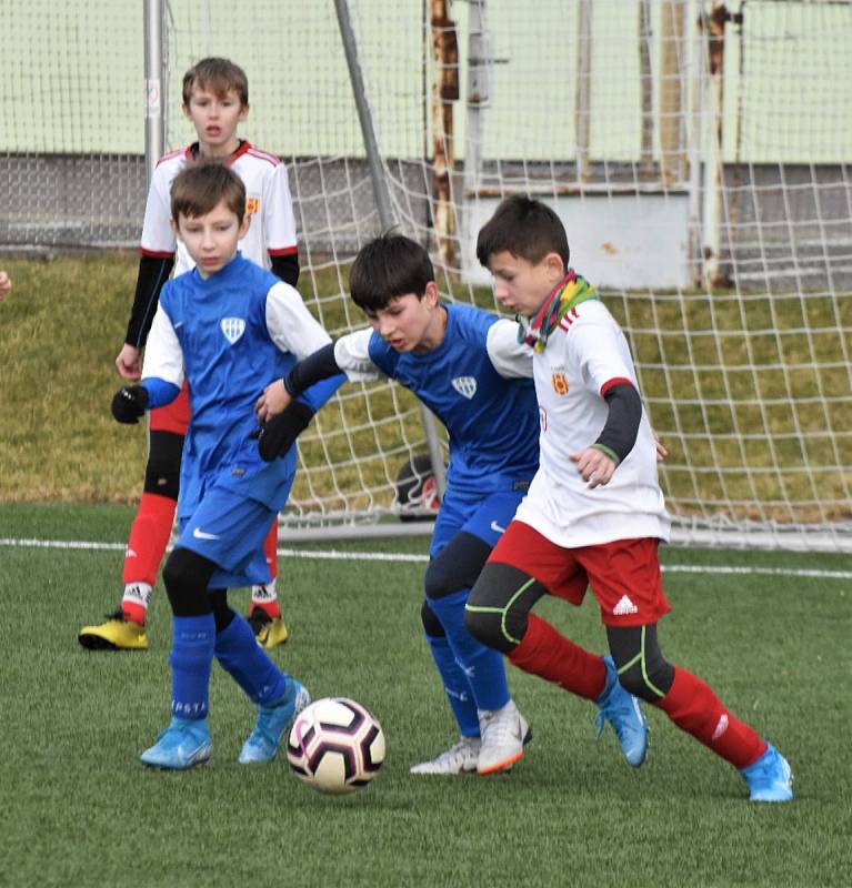 Žáci Junioru Strakonice se v přípravě utkali s fotbalisty FC MAS Táborsko.