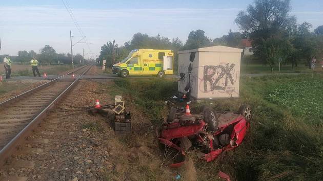 Tragické následky měla dnešní odpolední nehoda na železničním přejezdu v Sedlíkovicích na Strakonicku.