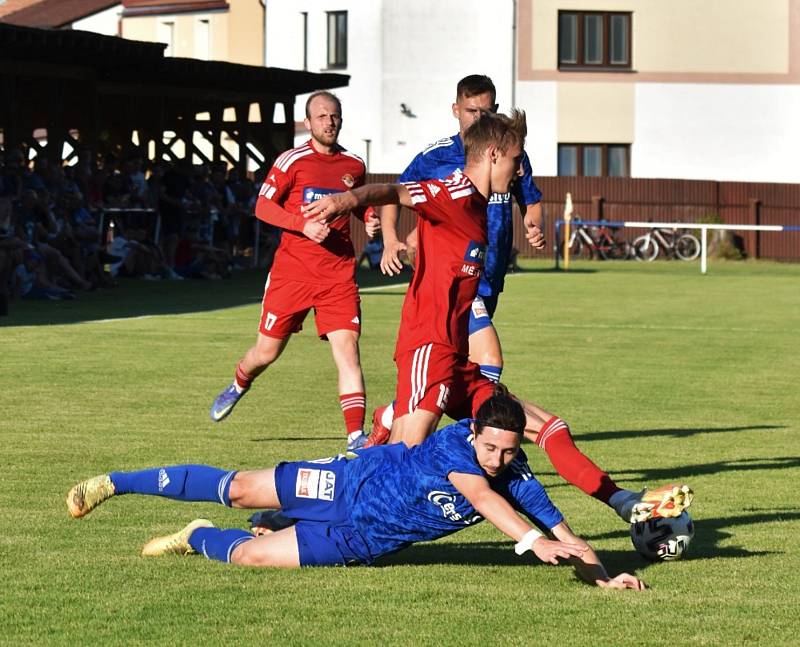 Fotbalová divize: Klatovy - Katovice 2:2 (1:1).