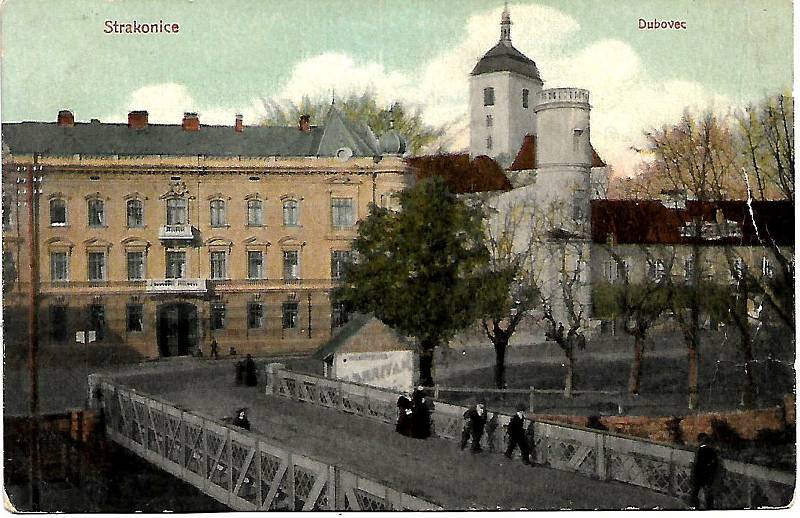 Pohled z železného mostu na Palác.