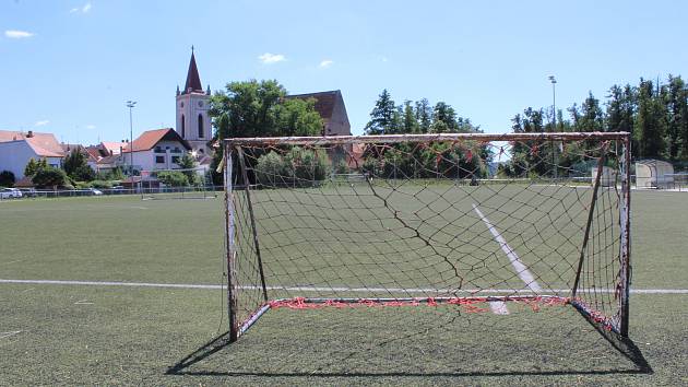 Fotbalové hřiště v Blatné dostane umělku s nejmodernější technologií.