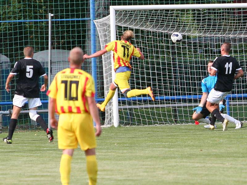 Jan Zušťák hattrickem zařídil výhru Junioru Strakonice nad Lokomotivou České Budějovice 3:1.