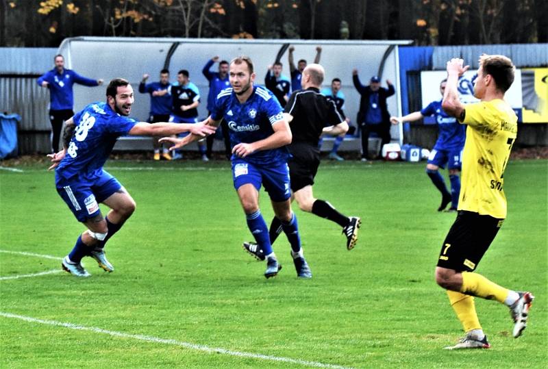 Fotbalová divize: Otava Katovice - Viktoria Mariánské Lázně 5:1 (1:0).