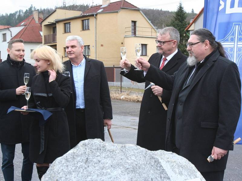 Slavnostní zahájení výstavby severního dopravního půloblouku ve Strakonicích.