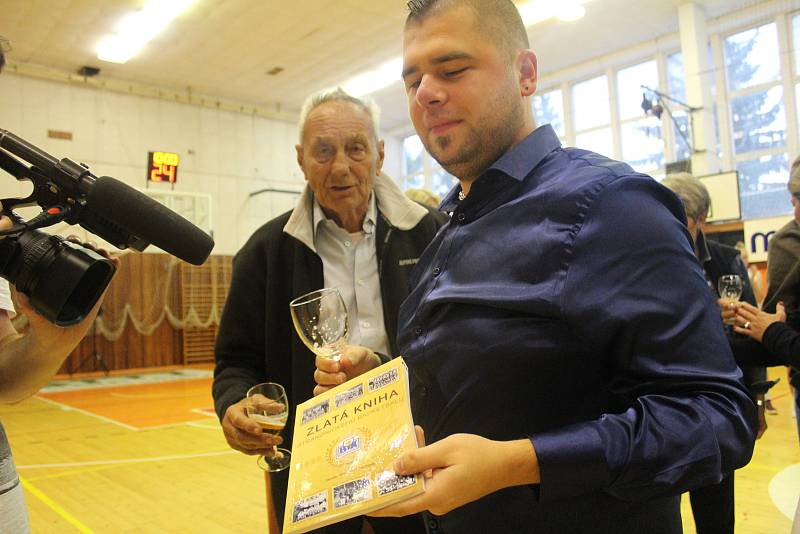 Křest Zlaté knihy strakonického basketbalu.