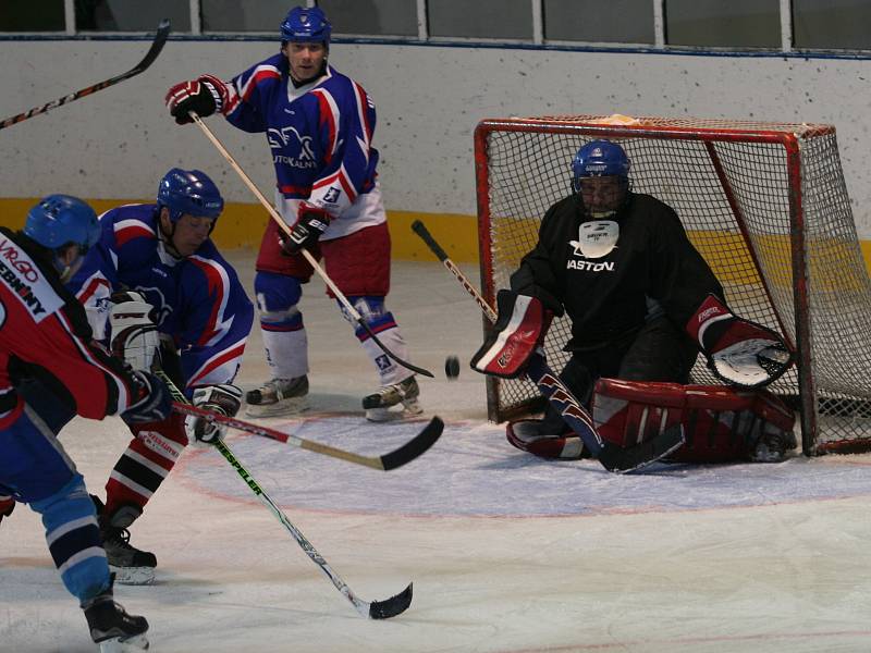 Hokejoví veteráni se sešli ve Strakonicích při 5. ročníku Memoriálu Jaroslava Sovy.