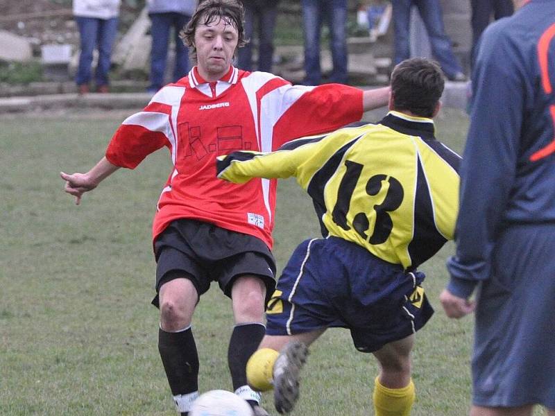 Rozdílem třídy zvítězili v okresním derby fotbalisté Oseku doma nad Blatnou (3:0).