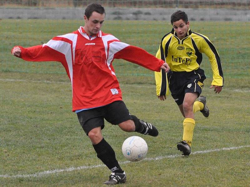 Rozdílem třídy zvítězili v okresním derby fotbalisté Oseku doma nad Blatnou (3:0).