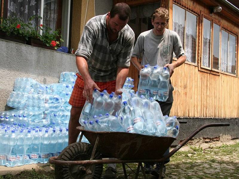 V Předních Zborovicích potřebují lidé hlavně vodu.