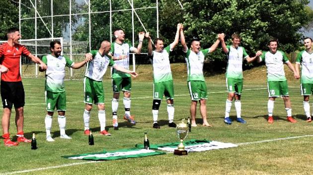 Fotbalisté Střelských Hoštic zvládli i poslední zápas a mohou slavit postup do I.B třídy.