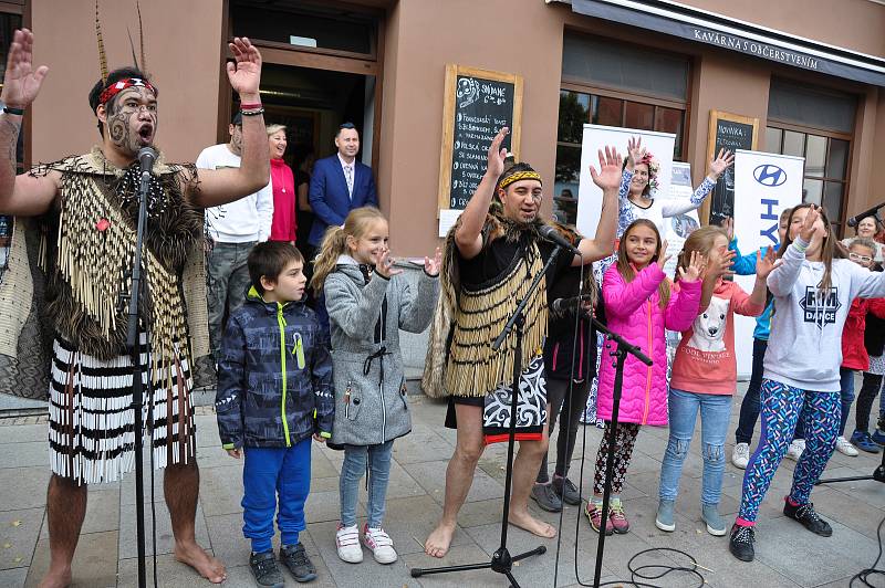 Taneční a hudební skupina z Nového Zélandu Whakaari Rotorua