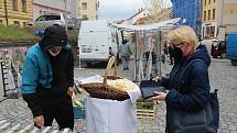 Strakonické Velké náměstí ožilo v pátek 16. dubna odpoledne tradičními farmářskými trhy.