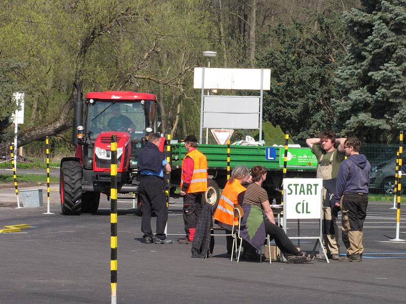 Nová plocha nádvoří umožnila soutěžní prvky umístit tentokrát jinak než v předchozích letech. Trať byla technicky náročnější a pořádně některé závodníky potrápila.