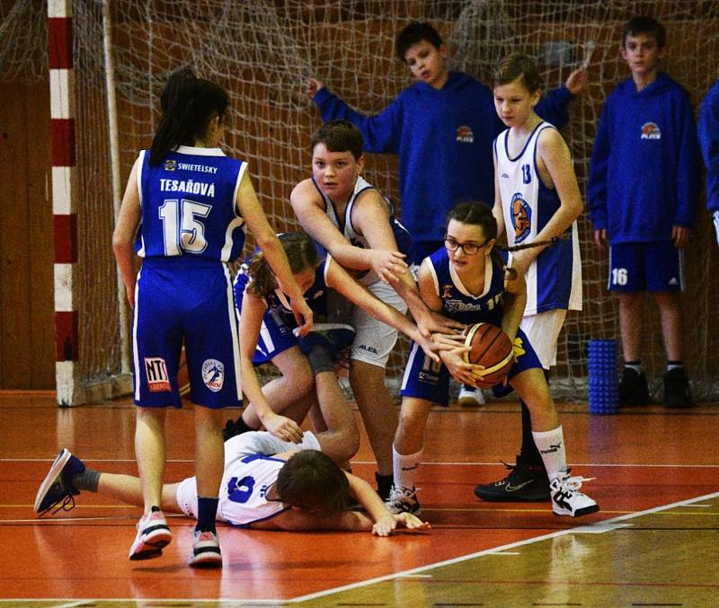 Vánoční turnaj U12: BK Strakonice - SBK Strakonice 74:12.