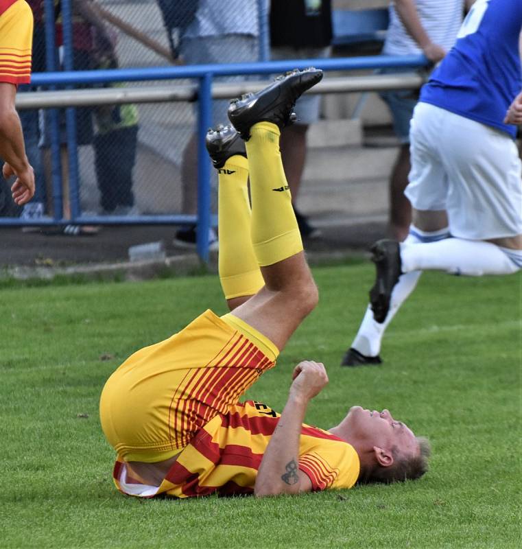 Fotbalový krajský přebor: Junior Strakonice - Třeboň 2:1.