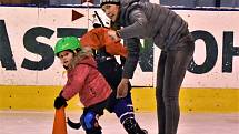 Pojď hrán hokej - náborové hokejové akce ve Strakonicích využilo plno malých hvězdiček tohoto sportu.