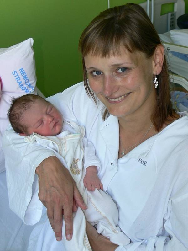 Veronika Vávrová, Volyně, 5.8. 2013 ve 20.27 hodin, 3180 g. Prvorozená Veronika se má čile k světu.