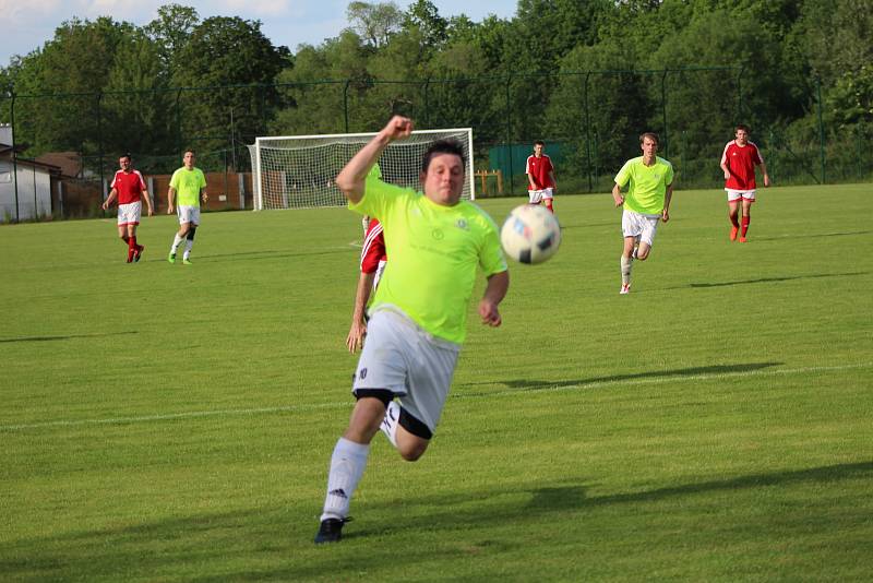 Fotbalová I.B třída: Strunkovice - Stachy 1:2.