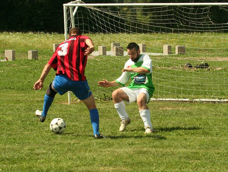 Součástí pouti byl fotbalový zápas Ženatí versus Svobodní, který skončil výsledkem 9:6. Nechyběly ani pouťové atrakce.