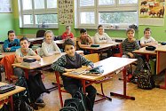 Od letošního září mohou žáci ze ZŠ Čestice využívat moderní učebnu přírodních věd za téměř dva miliony korun.