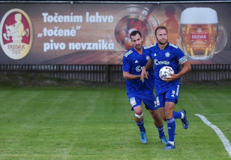 Fotbalová divize: Klatovy - Katovice 2:2 (1:1).