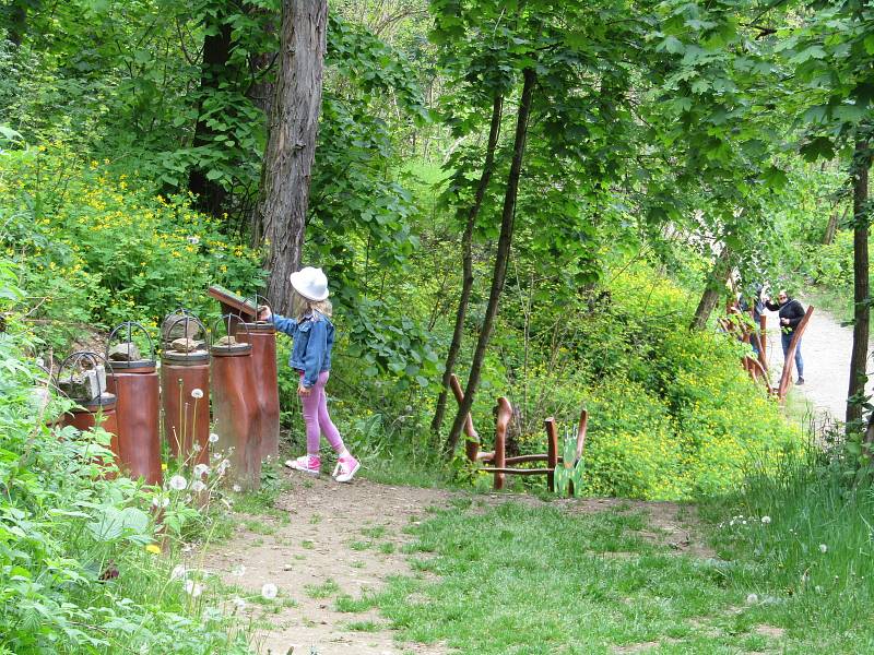 V Zátiší u Vodňan zdobí lesopark několik zajímavých stezek, zabaví malé i velké a všechno je bezplatné.