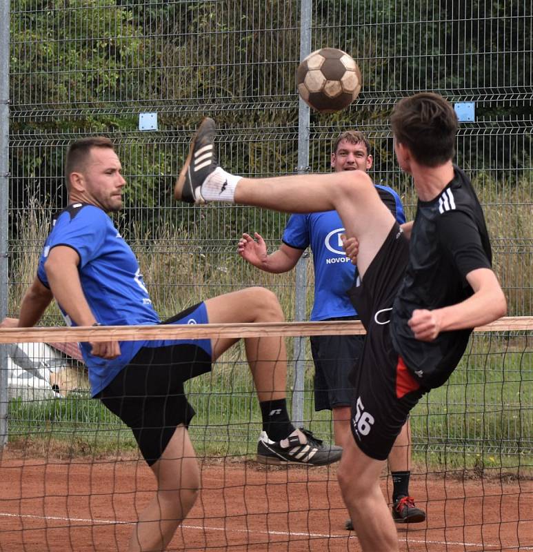 Nohejbalový OP mužů: ČZ B - Radomyšl 3:2.