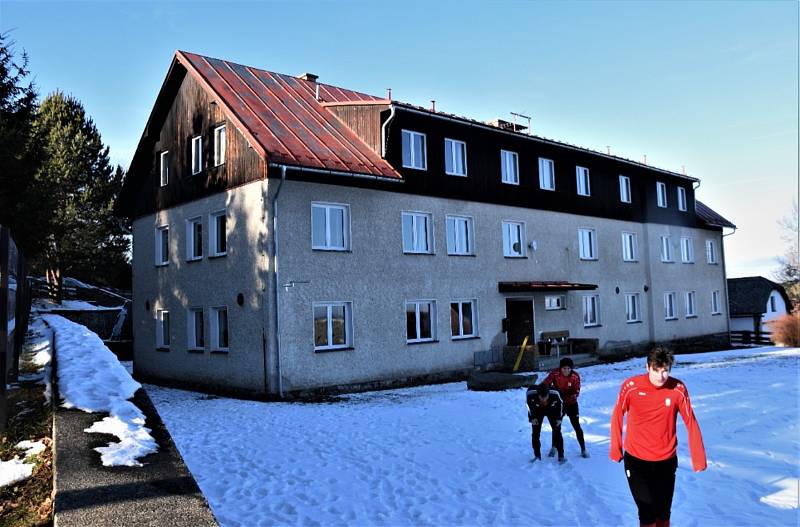 Fotbalisté Junioru Strakonice tráví zimní soustředění ve Lhotě nad Rohanovem.