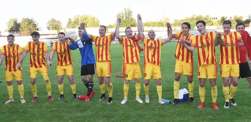 Fotbalový krajský přebor: Junior Strakonice - Třeboň 2:1.