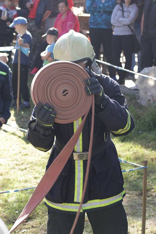 Hasiči z Volyně trénují na náročné zásahy i díky soutěži Volyňský Fireman.