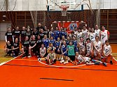 Basketbalistky Strakonic U12 si zahrály přípravné zápasy.