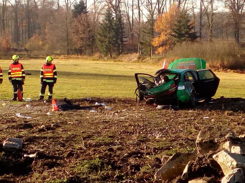 U Čejetic se střetl vlak s osobním autem