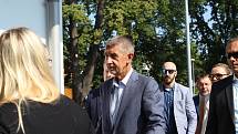 Premiér Andrej Babiš při své čtvrteční cestě po Jihočeském kraji navštívil se svými ministry i Cehnice na Strakonicku. Tématem cesty po kraji bylo zmírnění dopadů sucha v krajině a postup výstavby silnic a dálnic.