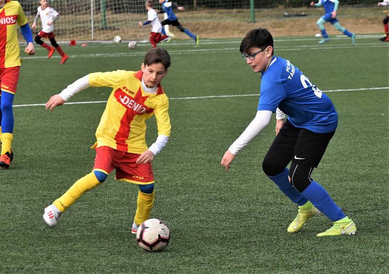 Žáci Junioru Strakonice se v přípravě utkali s fotbalisty FC MAS Táborsko.