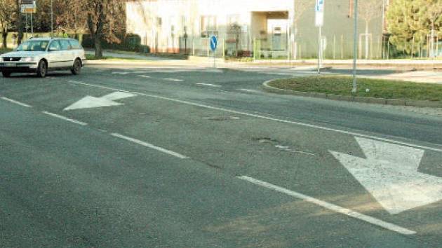 Ve Strakonicích v ulici Ellerova u supermarketu Lidl došlo během listopadu ke změně dopravního značení.